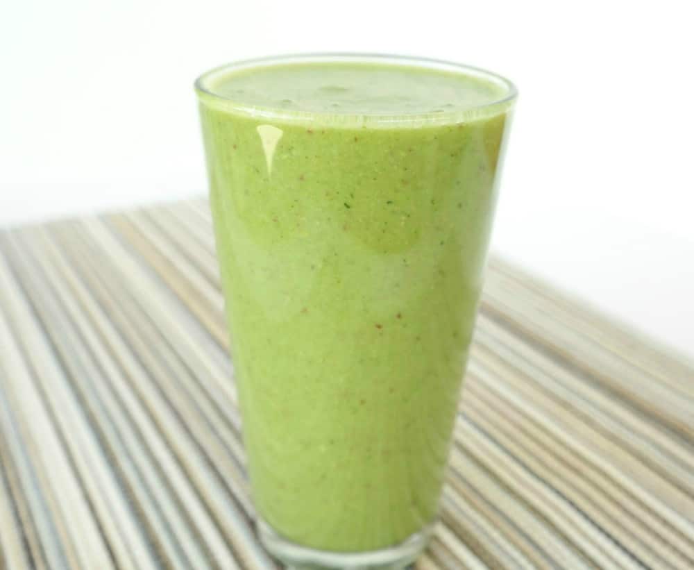 Green Smoothie Recipe with BananaOrangeApple