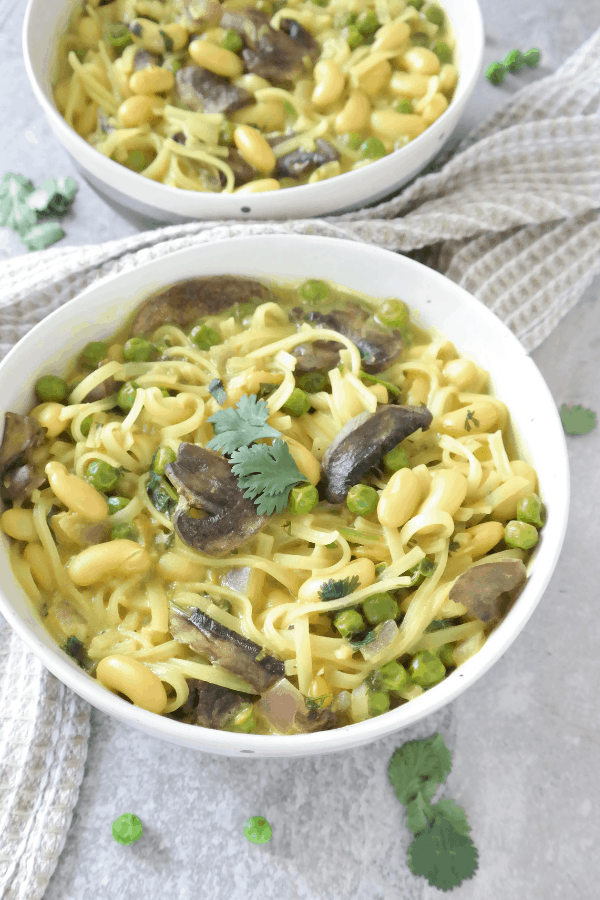 Easy healthy thai noodle soup that is vegan and gluten free #vegan #soup