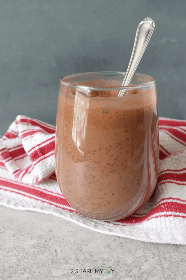 Easy and healthy chocolate chia pudding. Plant based vegan dessert recipe with no sugar added. Healthy sweet treat filled with omega 3, vitamins, minerals, and high in plant based protein (14 g).