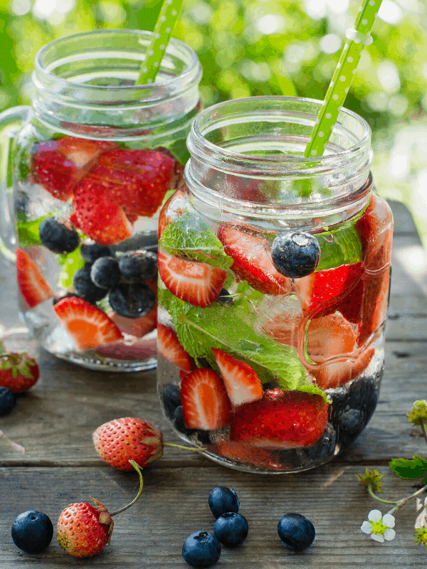 This blend combines the refreshing taste of mint with the sweetness of blueberries and strawberries. Mint aids digestion, while the berries provide antioxidants, making it a flavorful and healthful choice.