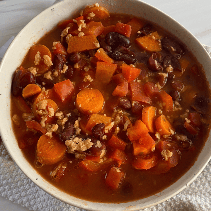 high protein vegan chili recipe with tvp