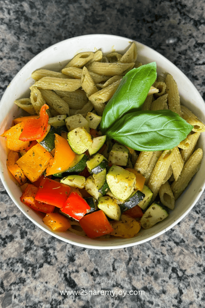 Discover the flavors of Creamy Avocado Basil Pesto Pasta, only 470 calories and loaded with 22g protein. Click through for the delicious recipe!